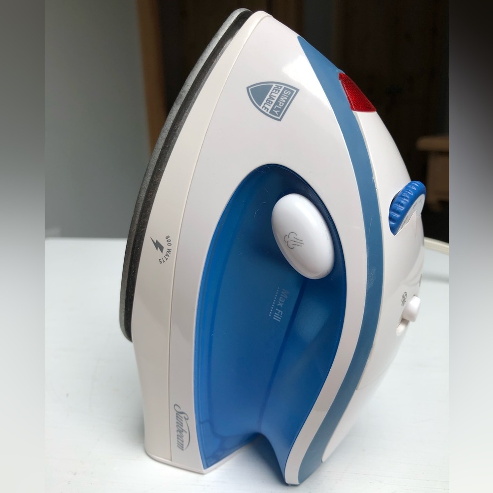 Sunbeam Hot-2-Trot Travel Steam Iron 800 Watt